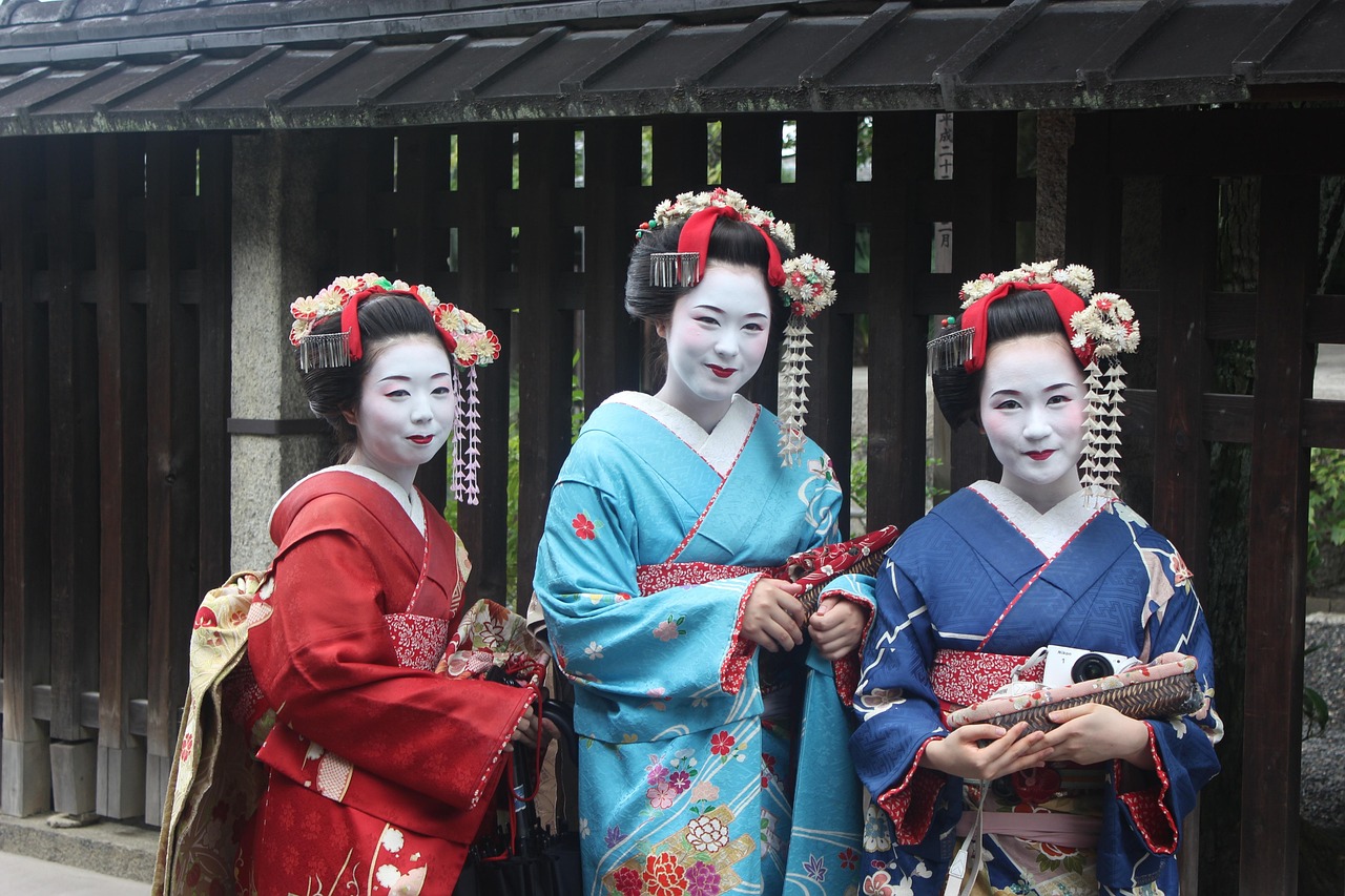 郑爽五月古装造型惊艳再现，风华绝代引众人瞩目